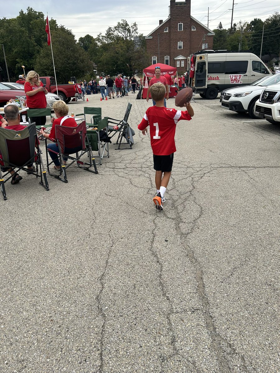 WabashCollege's tweet photo. Well, we’re winning the pregame! @WabashFB kicks off shortly… https://t.co/Zrh4dXRO4C
