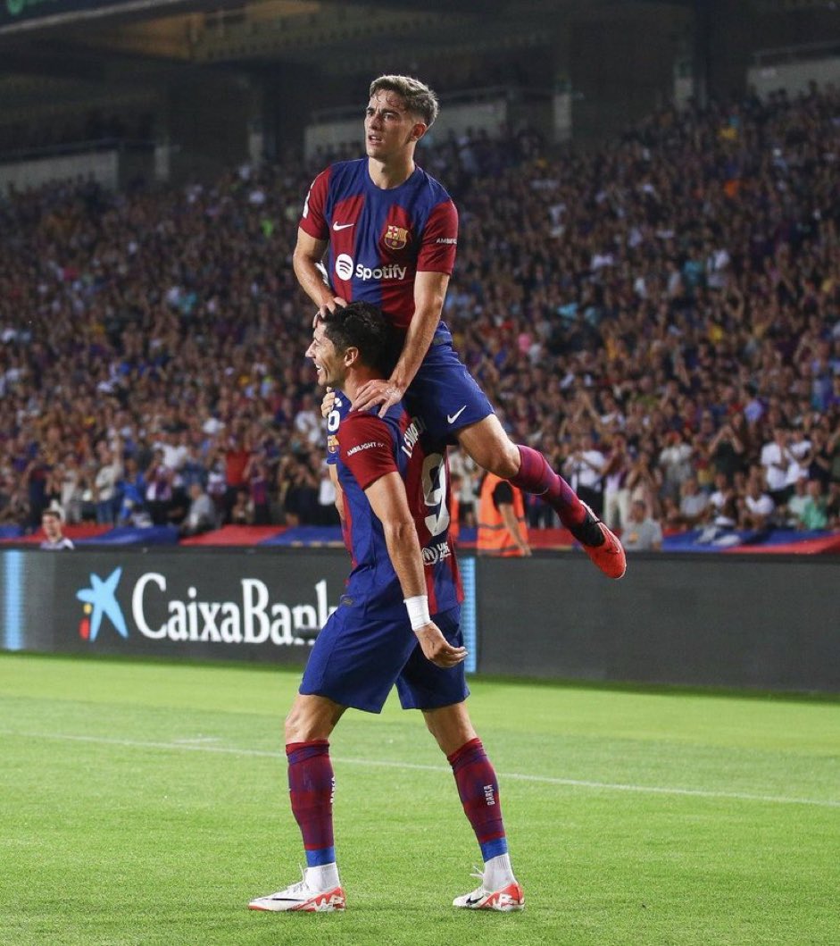 Gavi ha dado un recital esta noche. Él solito se ha comido a medio Betis. No es solo garra, es muchísimo más.