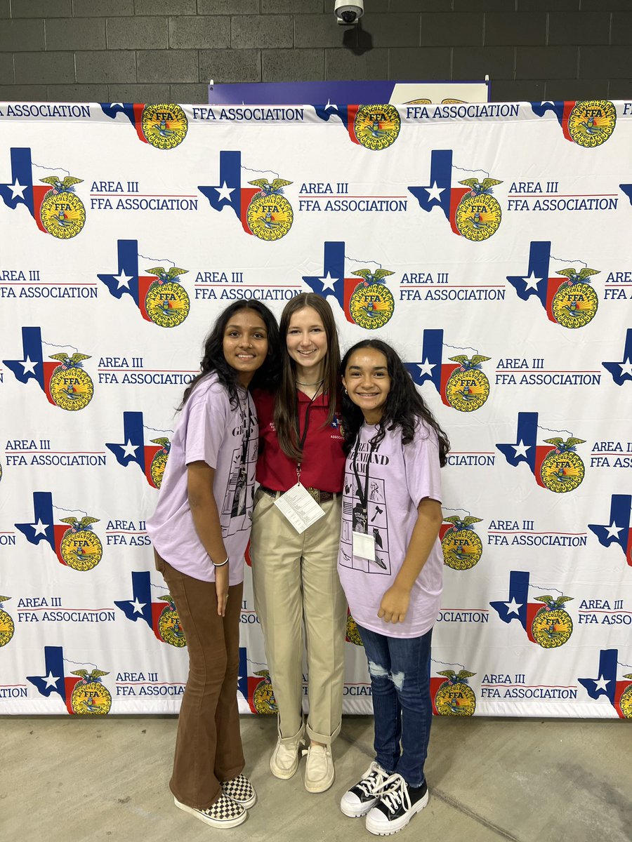 Ridgepoint_FFA's tweet photo. Kim &amp; Sophia attended Area III Greenhand Camp today! They had a blast and met lots of new ffa members! 

S/O to the Area Officer Team for hosting a great event💙💛 https://t.co/sGKQaeLGKb