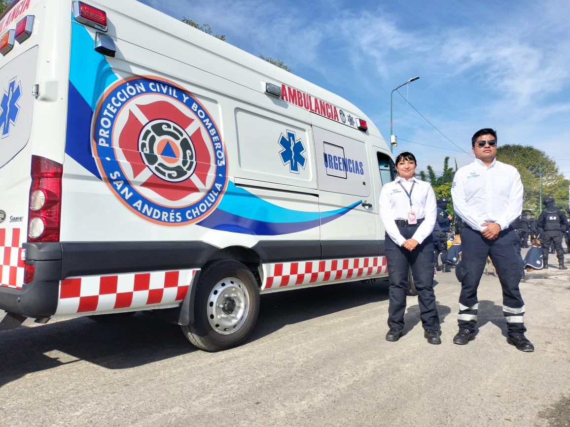 SSPPCSnAndresCH's tweet photo. ¡Estamos de fiesta🎉! Hoy, durante el Desfile Cívico, la Dirección de Protección Civil y Bomberos estrenó dos ambulancias🚑 y un camión de bomberos🚒, los cuales se suman al cuidado de las y los sanandreseños.

#ContigoHacemosFuturo
#CambioDeRumbo https://t.co/f9ulnDgWyB