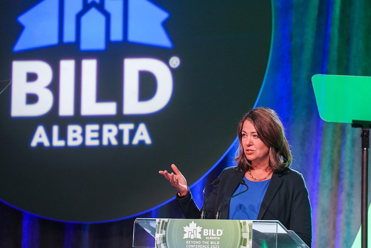 BILDAlberta's tweet photo. Today, we proudly welcomed Premier @ABDanielleSmith to the #BeyondtheBILD conference. Her commitment to engaging in dialogue on housing, land development, & affordability will ensure together, we can find innovative solutions to address the challenges Alberta is facing. #abBUILT https://t.co/ylkFQ7Zhy1