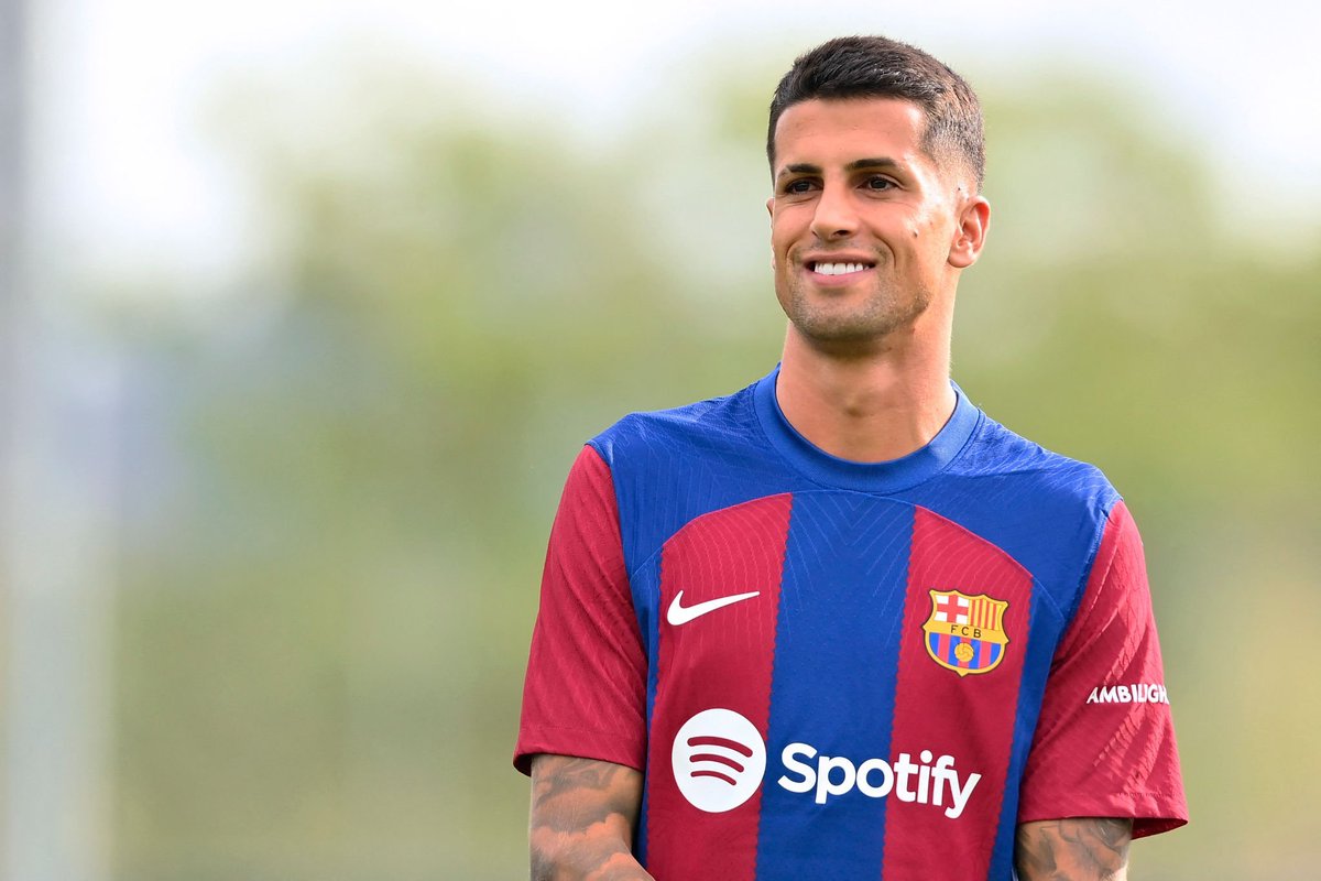 BarcaWorldwide's tweet image. 🎙️ Tarak Dhiab: “FC Barcelona&apos;s right side has been a barren land without water for 7 years… João Cancelo revived it once again.”