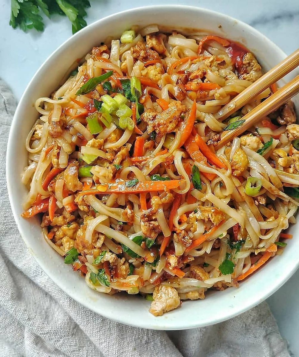 LetsEatRich1's tweet photo. Veggie Noodle Stir Fry🍜🌿🍃 https://t.co/3uWoaMQH0Q