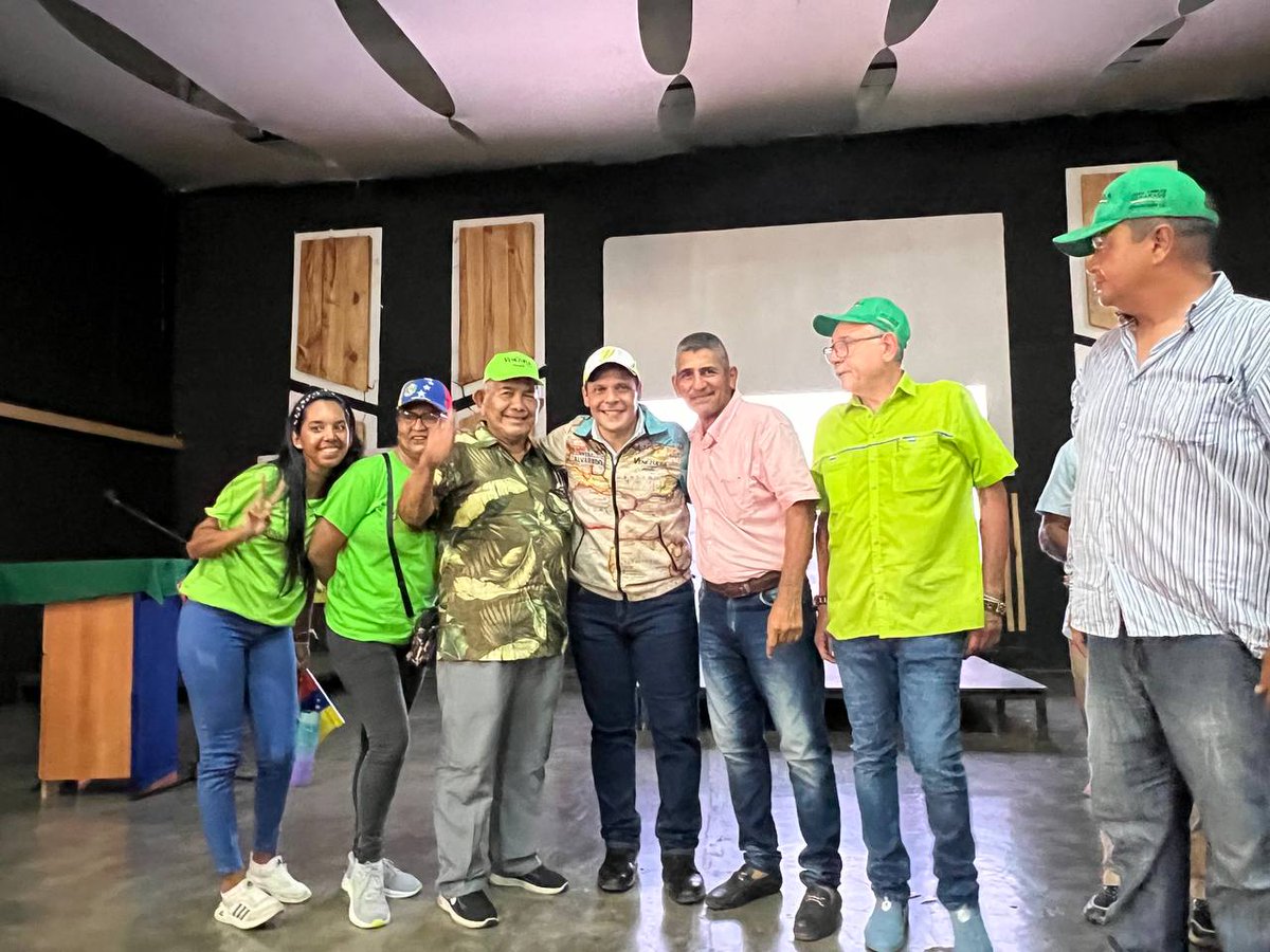 JCAlvaradoVzla's tweet photo. Anzoátegui como siempre, es parte de lo bueno! Este 2024 promete, solo sí, pensamos en los nuestros y nos alejamos de ambiciones personales. 
Llegó la hora de los venezolanos

Gracias Anzoátegui, vamos de la mano de este Proyecto País Por La Venezuela Posible 🇻🇪 #16Sep https://t.co/pK2D13fvSK