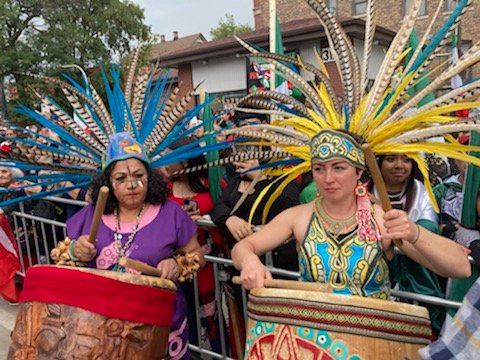 ZambranoABC7's tweet photo. A sense of unity and pride at the 26th Street Mexican Independence Day parade #Chicago @ABC7Chicago @ConsulMexCho https://t.co/5YkKNL5hJ0