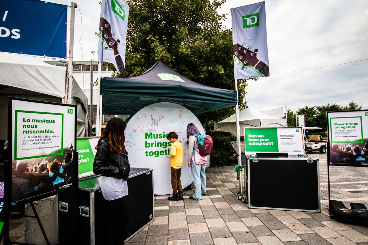 Here's your chance to be a part of helping support the music community! 🎶 Drop by the TD Zone at #CityFolk2023 & sign the TD Drum 🥁 TD will donate $1 for each 'autograph' to a community music organization. They proudly support over 60 music festivals! Music brings us together🫶