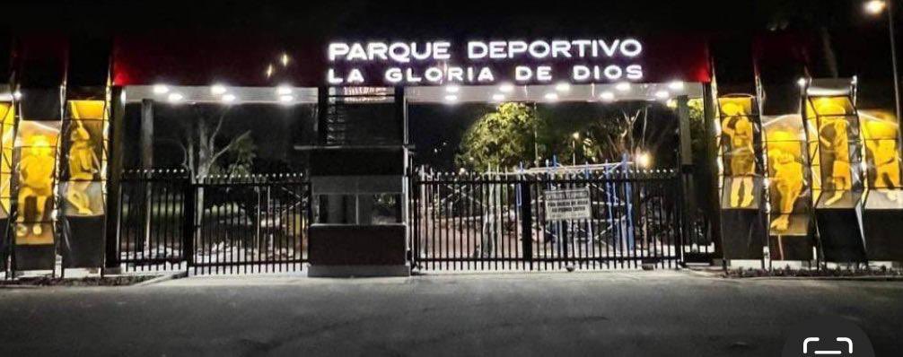 Camilo Ossa (@camiloossa10) on Twitter photo La última “perla” del alcalde de #Ibagué <a href="/AndresHurtadoL/">Andrés Hurtado 🇱🇹</a>
En una clara transgresión a la Constitución Política, convirtió, escenarios deportivos, en templos religiosos.
Imagen 1 (Coliseo Mayor, ahora llamado “La Fe en Dios”) Imagen 2 (Parque Deportivo ahora “La Gloria de Dios”) La última “perla” del alcalde de #Ibagué <a href="/AndresHurtadoL/">Andrés Hurtado 🇱🇹</a>
En una clara transgresión a la Constitución Política, convirtió, escenarios deportivos, en templos religiosos.
Imagen 1 (Coliseo Mayor, ahora llamado “La Fe en Dios”) Imagen 2 (Parque Deportivo ahora “La Gloria de Dios”)