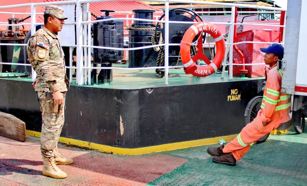aeronavalpanama's tweet photo. En las áreas costeras de Isla Colón, nuestras unidades de la 1ra. Zona #Aeronaval / #BocasDelToro, verifican que las embarcaciones cuenten con los documentos necesarios e implementos de seguridad al momento de zarpar.
#TrabajamosParaTi https://t.co/8uWjrdRNHf