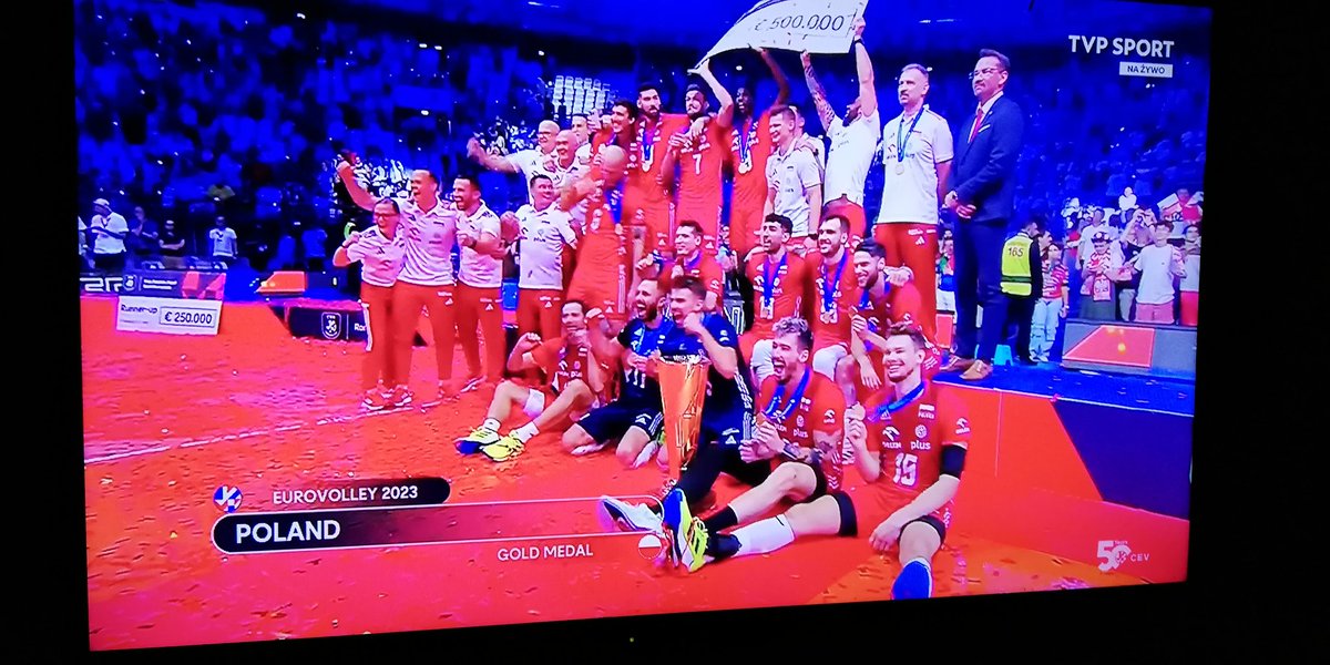 _Mat__M's tweet photo. Z ziemi włoskiej do Polski 🇵🇱 #EuroVolley2023 https://t.co/ndvGjImndo