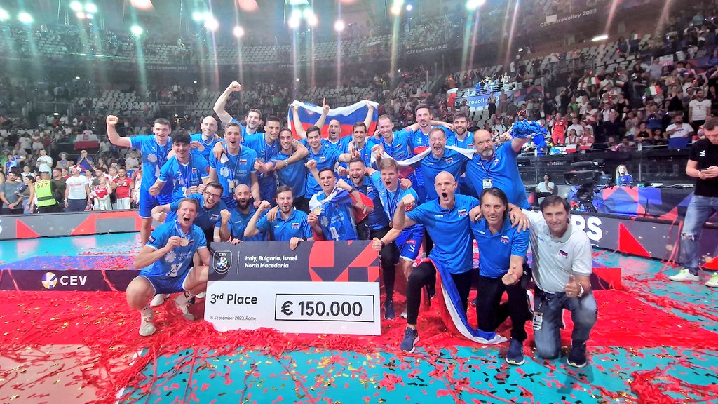 💙💚 Lahko noč, Slovenija! 💚💙

#sLOVEvolley 🇸🇮🏐💪
#Volleyball #EuroVolleyM
<a href="/TelekomSlo/">Telekom Slovenije</a>