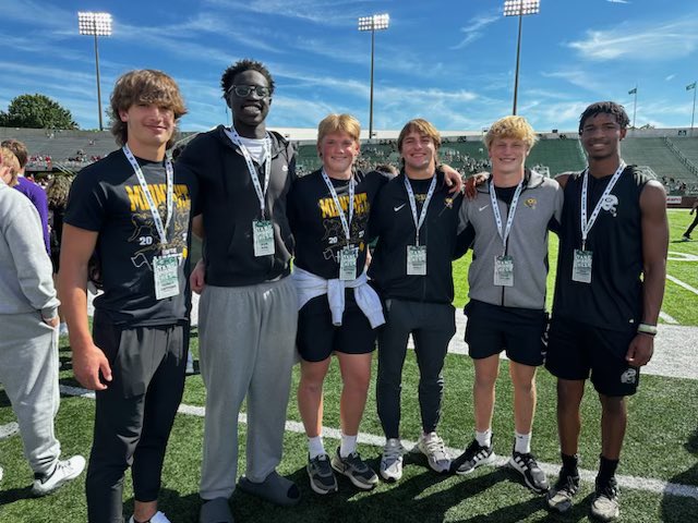 These current #MoC got to go watch one of our ancestors, <a href="/JjJeanlouis1/">Jj Jean-louis</a> compete today. Always awesome when our guys can do a game-day visit and get to see Elks playing college football at the same time.