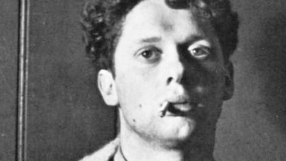 "y el sueño mudo rueda por los lechos 
donde las sombras comen el alimento de los peces 
y a través de las flores, emergen hacia el cielo."

Dylan Thomas 

Reino Unido, 1914 - Estados Unidos, 1953
