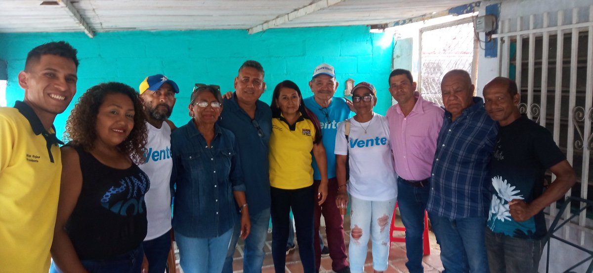 williamAD29's tweet photo. El equipo de la plataforma Unitaria y otras organizaciones políticas de los #Guayos en reunión con el enlace y delegado de la CPR. Preparando y ajustando lo que será todo un éxito este #22Oct #Primarias2023 Aquí estamos dando la mejor muestra de #Unidad Venezuela nos lo exige. https://t.co/ODHwGNe5P1