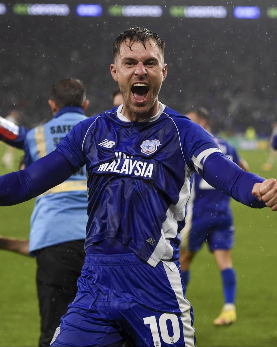 CardiffCityFC's tweet photo. Top class. 💙

#CityAsOne | @aaronramsey https://t.co/oOEd49qy4m