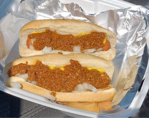 MobileMaryMac's tweet photo. The last stop on the Chili Dog Tour is at Erin’s Turf Bar in New Castle PA, enjoy! #chilidogpod https://t.co/OjQ4VSaydY https://t.co/MK4VsPQEEM