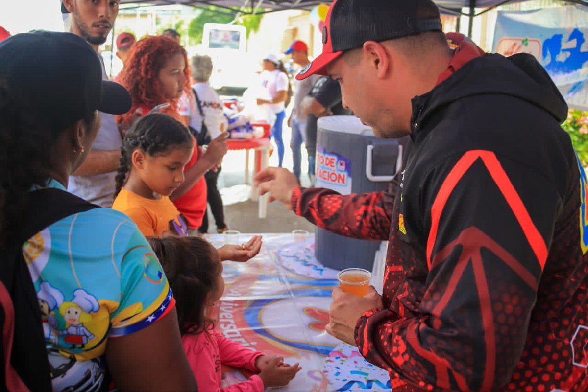 #Aragua | Desde el sector San José municipio Zamora se desarrolló una #FeriaDelCampoSoberano para celebrar junto a los #Clap  los #19AñosMinppal con una mega Jornada de atención al pueblo.
#MinppalEsPueblo