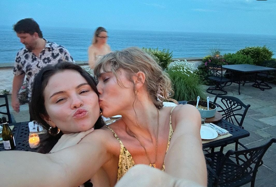 Selena Gomez and Taylor Swift look gorgeous together 🥰