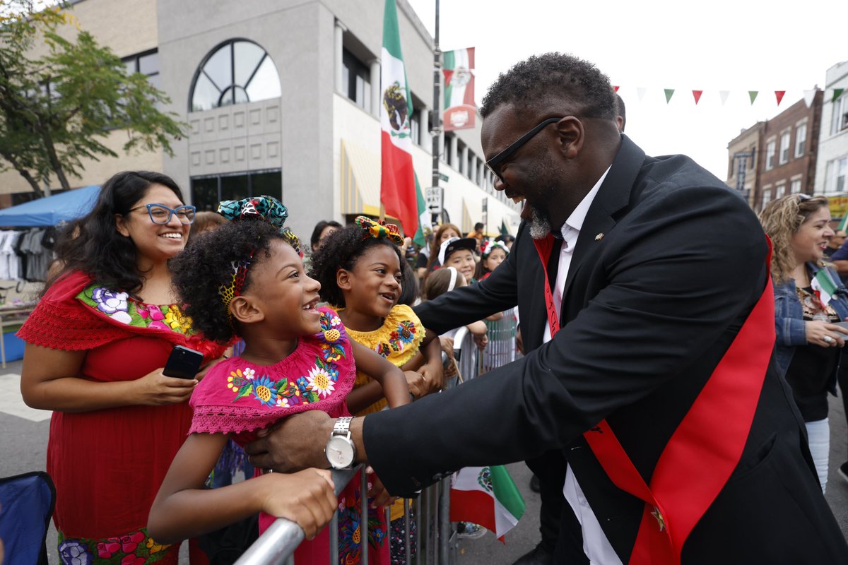 Mayor Brandon Johnson tweet media