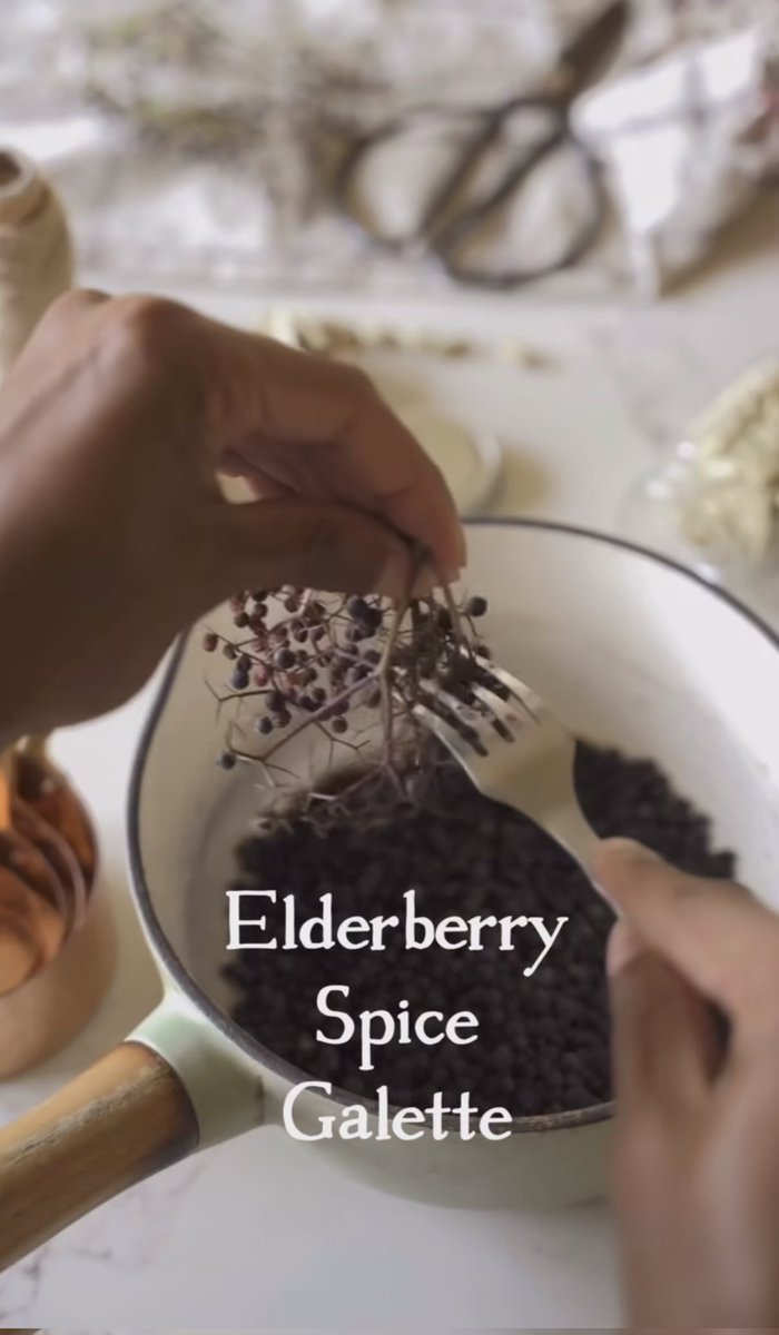 CovenofPaege's tweet photo. Do you like pie?
I want to #bake this for one of our #Moon meetups! Would you try it? #berries #herbs #herbwitch #cottagecore #witchy #coven https://t.co/PuBfYFLqL8