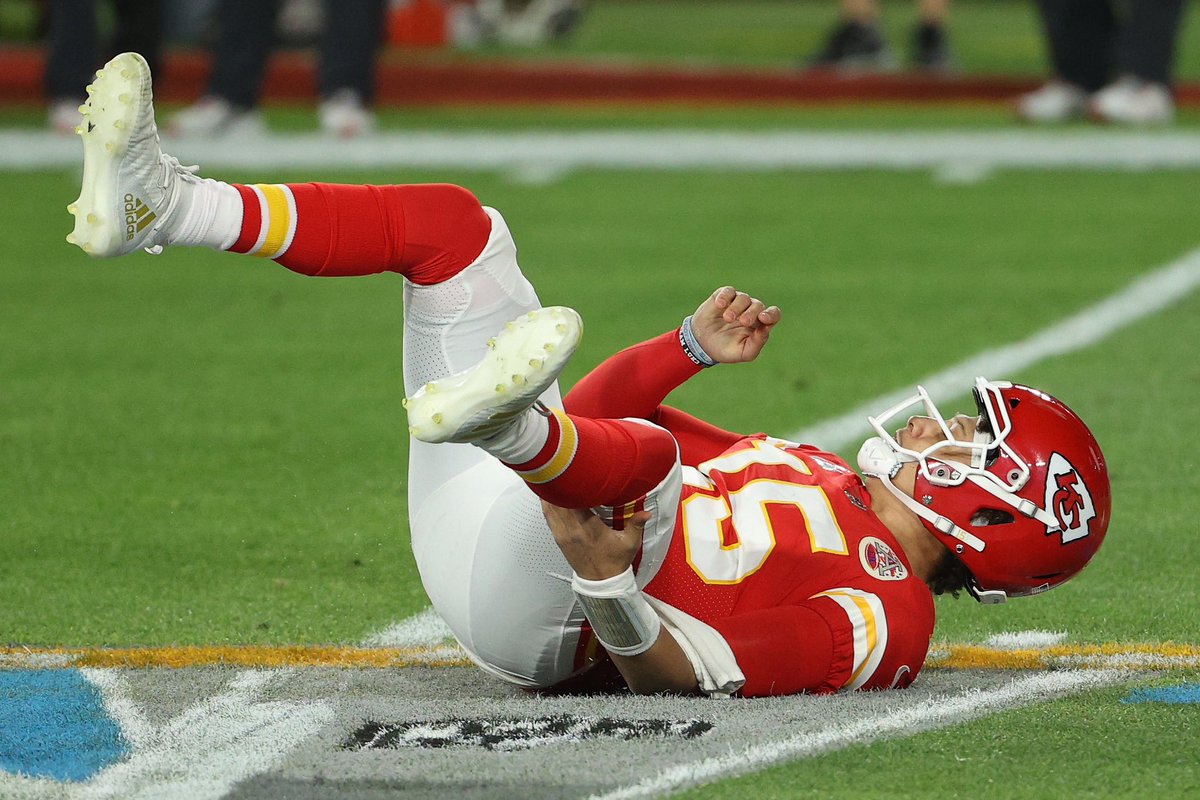 𝗧𝗥𝗘𝗡𝗗𝗜𝗡𝗚: #Chiefs star QB Patrick Mahomes says he wants to play on the best surface possible to keep him healthy, via <a href="/USATODAY/">USA TODAY</a> 

All of the leading data and statistics tend to support natural grass over artificial turf, but the #NFL would have to spend more money to