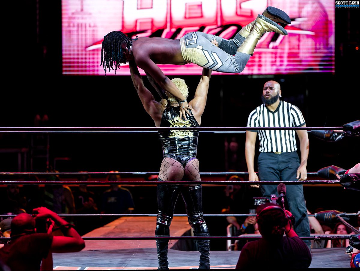 jboujii's tweet photo. Naaaa man ain't no F'N way 😒
@SonnyKissXO
Even @Nick__Shin can't believe this.
Full match from @HOGwrestling presents #HOGFallOut is now up on up @WatchOnPremier
📷 @ScottLesh724 https://t.co/w97lRLDSWc