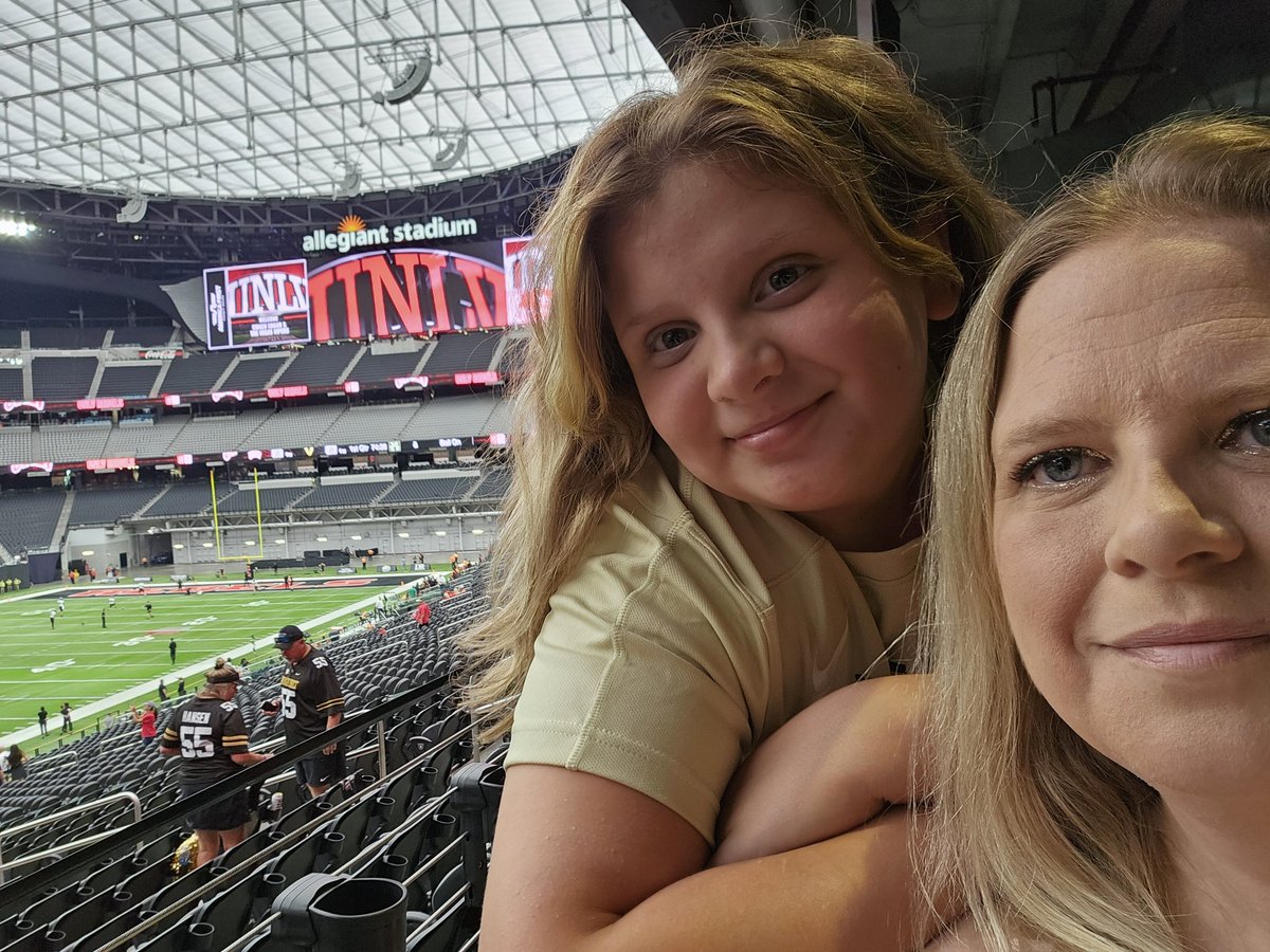 TimberlySloan's tweet photo. We are ready to #AnchorDown with @VandyFootball at @AllegiantStadm. @vucommodores and #VandyNation it's #GameDay let's go!! #PrayForMichael https://t.co/6foDeDFHGl