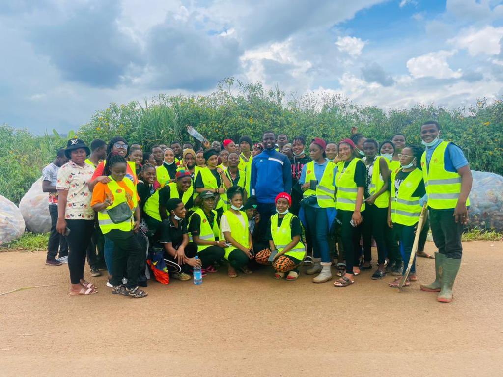 World clean Up Day was a Success in #Cameroon Northwest Region, we Mobilized communities to clean up Waste dump sites and introduced the concept of waste separation and Valorization. Thanks to the support of <a href="/iamcameroon/">@iamcameroon</a> <a href="/GACDCameroon/">Global action for community development</a> <a href="/WorldCleanupDay/">World Cleanup Day</a> #WasteToWealth <a href="/UNDP/">UN Development</a> <a href="/UNEP/">UN Environment Programme</a>