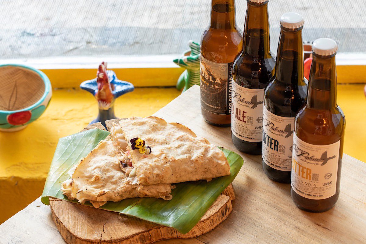 maizdecacao's tweet photo. ¡Por si quiere seguir festejando los esperamos con un mezcal o una cerveza @DosPalomas1 bien fría! Y si trae hambre unas albóndigas de boda de la huasteca o una tlayuda. 

¡Los esperamos hasta las 19 hrs en Córdoba #148, Col. Roma y Díaz Mirón #147,Col. Sta. María la Ribera! https://t.co/M0qgFEHNsl