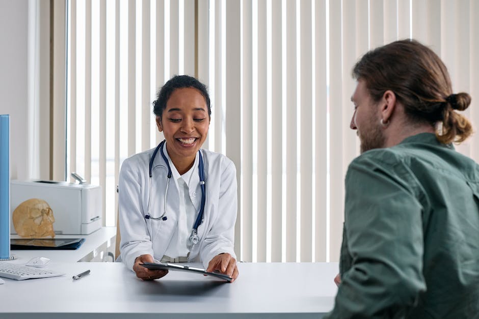 OncologyTimes's tweet image. A #prognosis is not a prediction and may depend on health, age, or treatment options, complicating the accuracy of the patient's expectations. This #patienthandout can help them better understand what their prognosis means. Access the handout here: ow.ly/LRIE50PKMYv