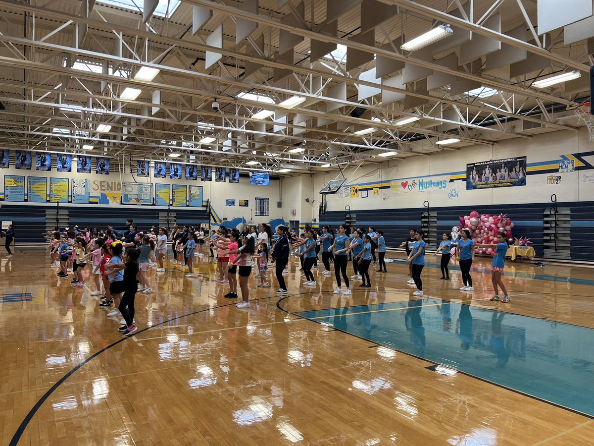 MemorialPrance1's tweet photo. Thank you for everyone who came out and dance with the Memorial Prancers 🩵💛

Next performance: October 6 @ McAllen Memorial vs Rowe Football game 🩷 https://t.co/fA6AuXvJ9F