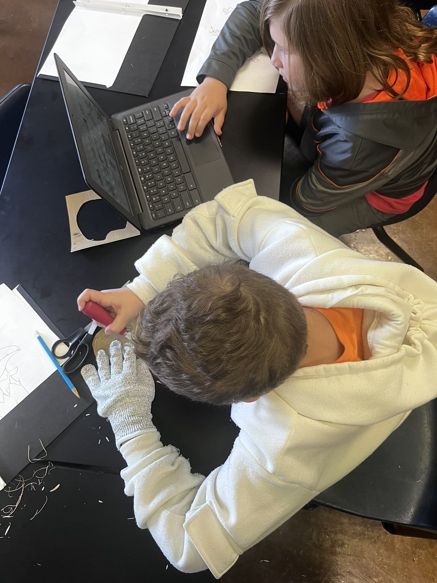 Discovering one process of printmaking and it’s impact on mass production <a href="/PhelpsCenter/">Phelps Center</a> ♥️ 
#safety #artistic #youth #education #printmaking #linoleum