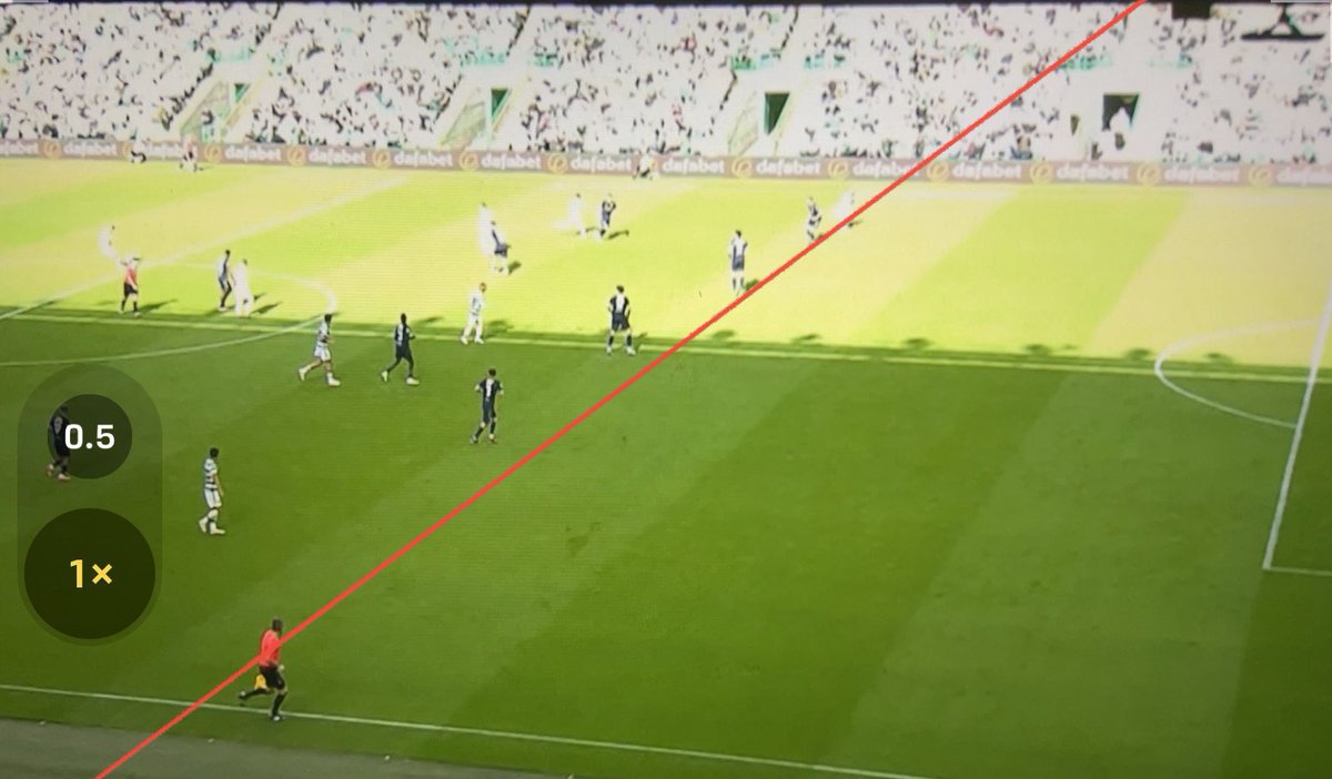 paul_conaghan's tweet photo. @Zeshankenzo I thought he was offside at the time but it’s closer than I thought https://t.co/Tf5R70BQps