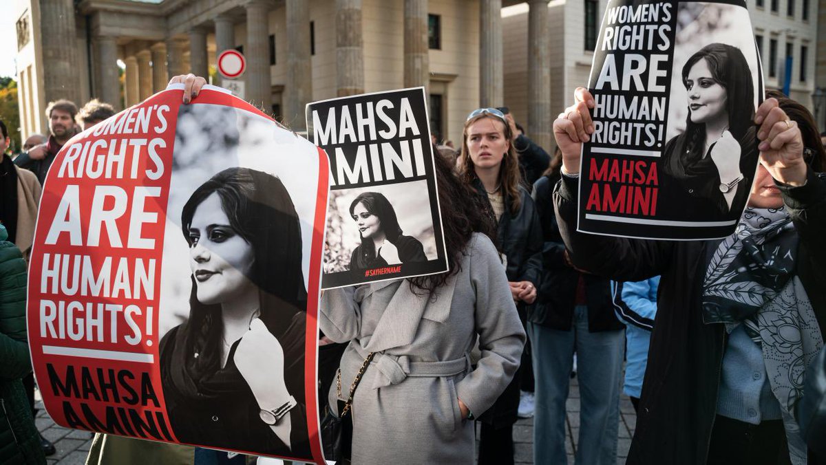 AnitaAnandMP's tweet photo. Today marks one year since the world has come together to defend women's rights in protest against their persecution in #Iran. Canada's support remains unwavering. Women's rights are human rights. #WomenLifeFreedom #MahsaAmini https://t.co/gtyVuwgIVb