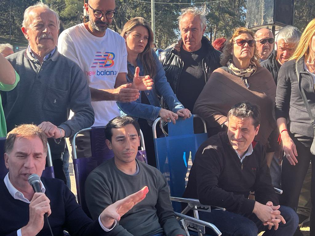 AnahiBilbao's tweet photo. Hoy junto a @PatoBullrich @Nestorgrindetti @MaxiAbad, candidatos seccionales y locales estuvimos en Coronel Rosales para impulsar la fuerza que puede transformar nuestro país. 

Los únicos capaces de llevar adelante las reformas estructurales para que Argentina crezca🇦🇷💪🏻 https://t.co/Zq9bXlH5ZI