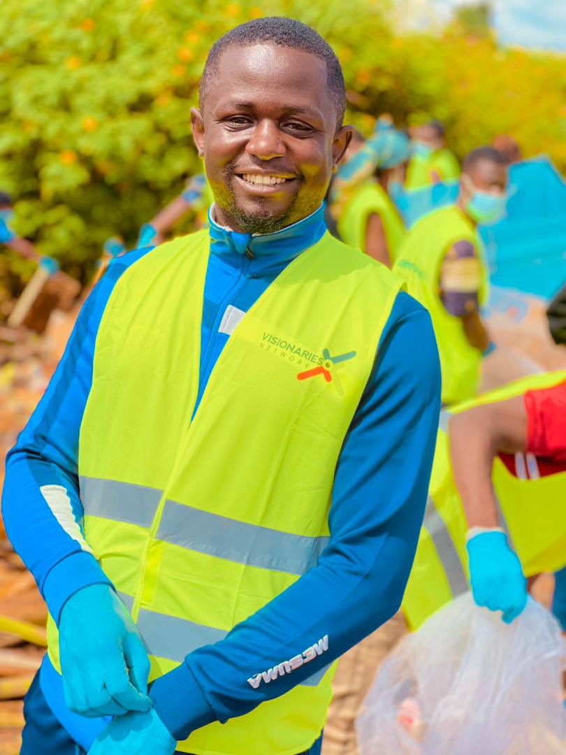 EtohAnzah's tweet photo. I was part of Commemorative activities to mark the World Clean up Day in the Northwest Region, My Environment is my Responsibility. Thanks to @GLOBALVISIONAR5 @iamcameroon @WorldCleanupDay   the campaign was a great Success. @UNDPClimate @UNDP @UNEP @unicefcameroon #WasteToWealth https://t.co/XoCA5tYrwZ