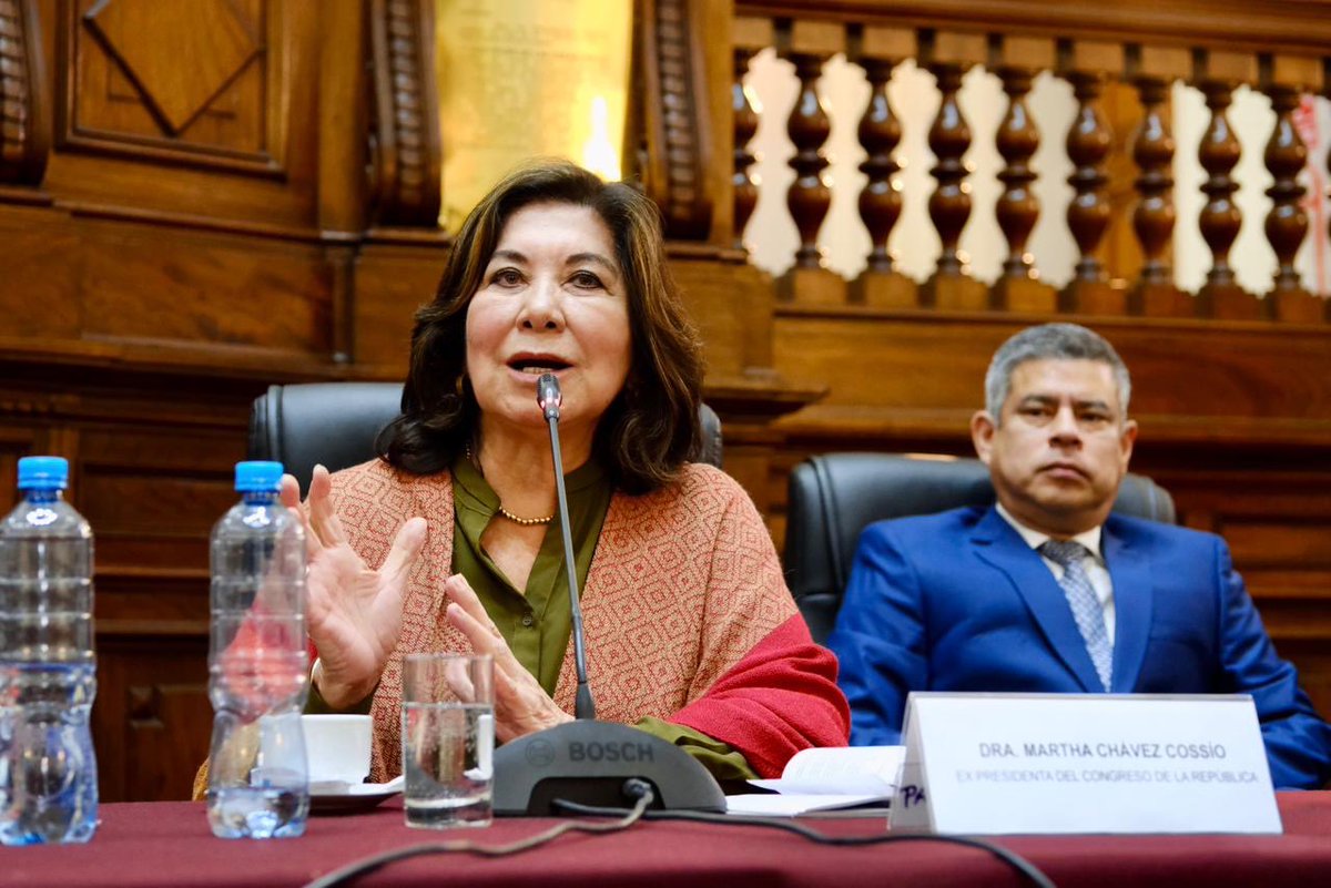 FuerzaPopular__'s tweet image. En el marco de la celebración de los 30 años de vigencia de nuestra Constitución, el Congreso realizó un sentido homenaje a nuestro constituyente Carlos Torres y Torres Lara, por su gran aporte a la democracia en nuestro país.
Merecido reconocimiento a nuestro gran representante.