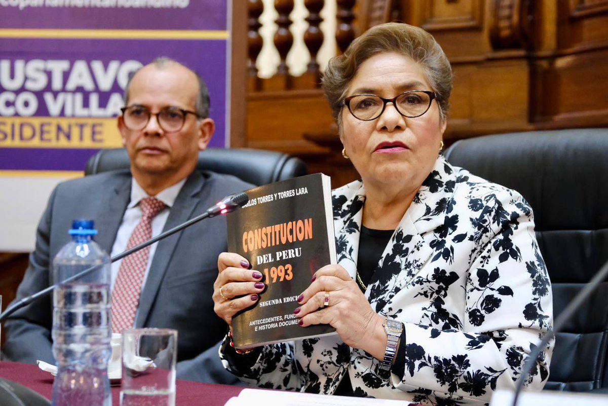 FuerzaPopular__'s tweet image. En el marco de la celebración de los 30 años de vigencia de nuestra Constitución, el Congreso realizó un sentido homenaje a nuestro constituyente Carlos Torres y Torres Lara, por su gran aporte a la democracia en nuestro país.
Merecido reconocimiento a nuestro gran representante.