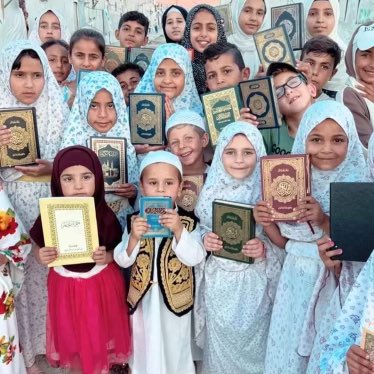 আল্লাহর রাসূল সা: বলেছেন,
মানুষ মারা গেলে তিনটি ছাড়া
তার সব আমল বন্ধ হয়ে যায়:
১ - সদকায়ে জারিয়া, যার দ্বারা মানুষ উপকৃত হয়।
২ - উপকারী জ্ঞান, যা মানুষ কে শিক্ষা দেয়া হয়।
৩ - সুসন্তান যে তার জন্য দোয়া করে।

(মুসলিম: ১৬৩১)
 #bangladesh