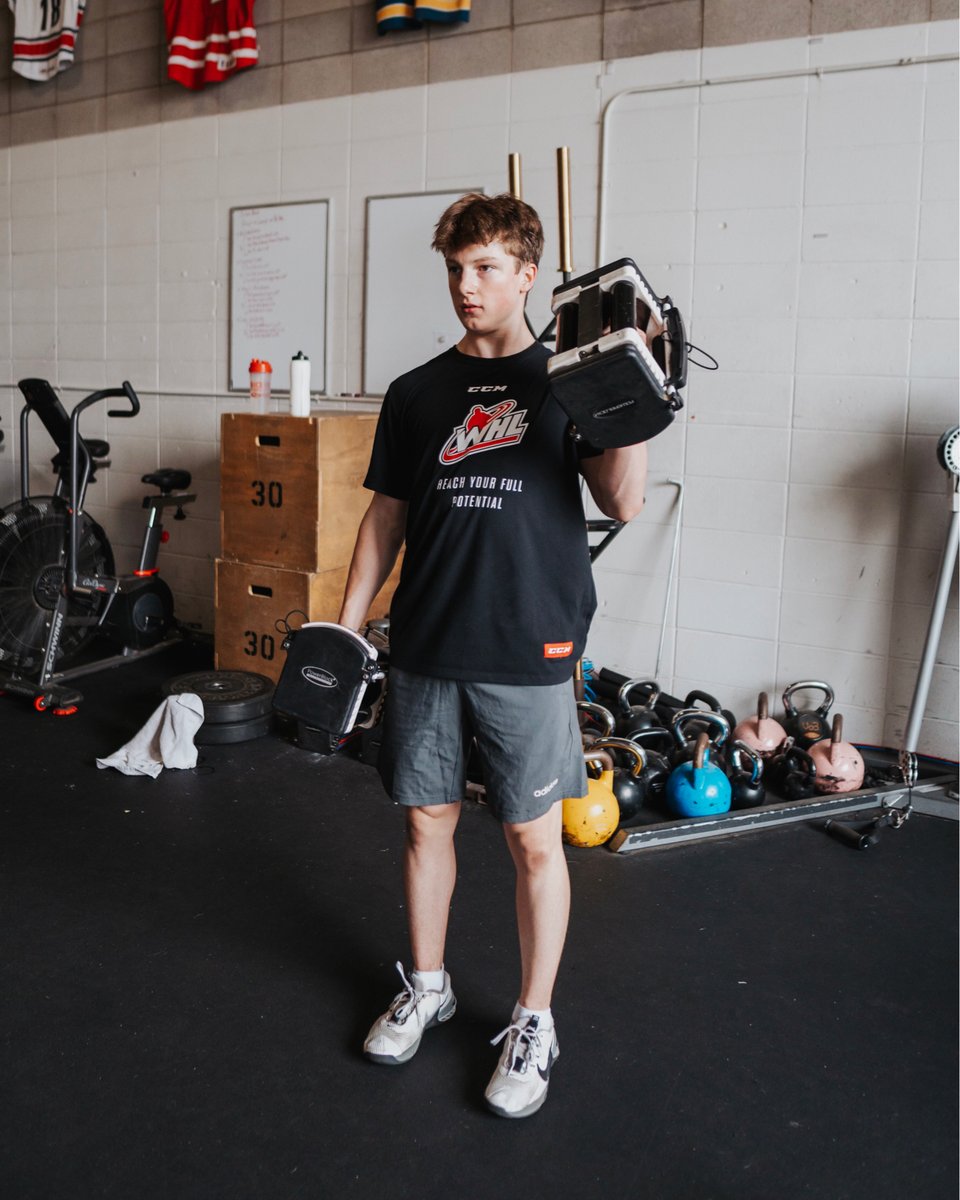 TheRVX's tweet image. Saturdays are for the Snipers, the ones who refuse to quit, the ones who grind when no one’s watching, the ones who push and pick up the friends around them. Here’s to those who put it in on the ice, off the ice, and make it part of life. #TEAMRVX #AthleteDevelopment #SatSnipe