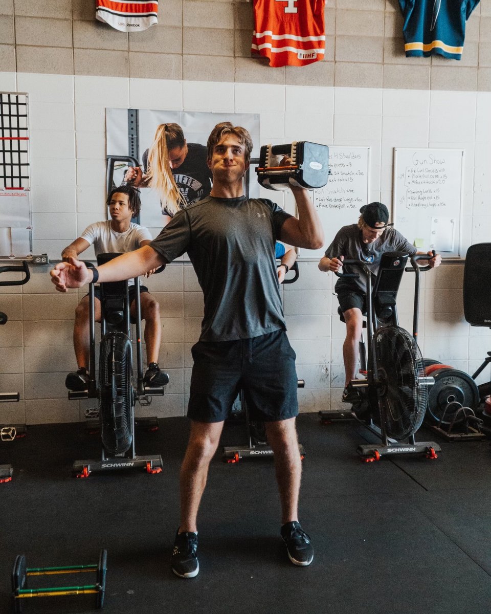 TheRVX's tweet image. Saturdays are for the Snipers, the ones who refuse to quit, the ones who grind when no one’s watching, the ones who push and pick up the friends around them. Here’s to those who put it in on the ice, off the ice, and make it part of life. #TEAMRVX #AthleteDevelopment #SatSnipe