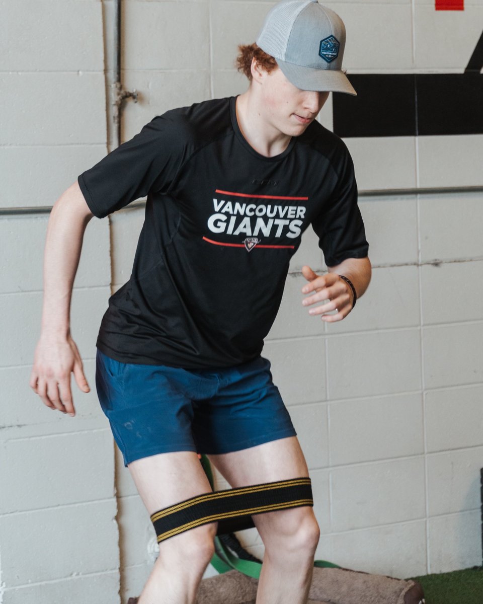 TheRVX's tweet image. Saturdays are for the Snipers, the ones who refuse to quit, the ones who grind when no one’s watching, the ones who push and pick up the friends around them. Here’s to those who put it in on the ice, off the ice, and make it part of life. #TEAMRVX #AthleteDevelopment #SatSnipe