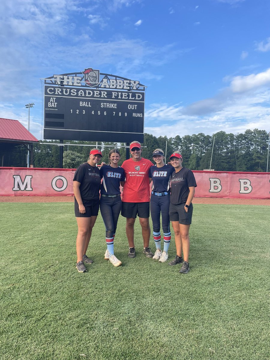 laini_kosinski's tweet photo. I had the best time today at @AbbeySoftball. I want to give a big thank you to @Coach_Tony_NC, Coach Samatha, and Coach Abby for giving great feedback and making the day fun. I cant wait to be back!! @EliteOwens https://t.co/zBoc9sdEa2