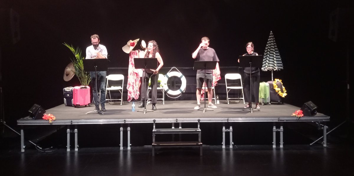 Marc Pineda (@marc__pineda) on Twitter photo I amb cada cançó, tot el públic a ballar, convertint la Sala Tallers en una pista de ball! Aquest any el text ha estat escrit per <a href="/Sergiobaos/">Sergio Baos</a>, <a href="/EuManzanares/">Eu Manzanares</a>, <a href="/XaviBuxeda/">Nyavi</a> i <a href="/PaulaLlorens_/">Paula Llorens</a>! Ha estat un text molt divertit, i a més l'han llegit/interpretat amb encara més gràcia! I amb cada cançó, tot el públic a ballar, convertint la Sala Tallers en una pista de ball! Aquest any el text ha estat escrit per <a href="/Sergiobaos/">Sergio Baos</a>, <a href="/EuManzanares/">Eu Manzanares</a>, <a href="/XaviBuxeda/">Nyavi</a> i <a href="/PaulaLlorens_/">Paula Llorens</a>! Ha estat un text molt divertit, i a més l'han llegit/interpretat amb encara més gràcia!