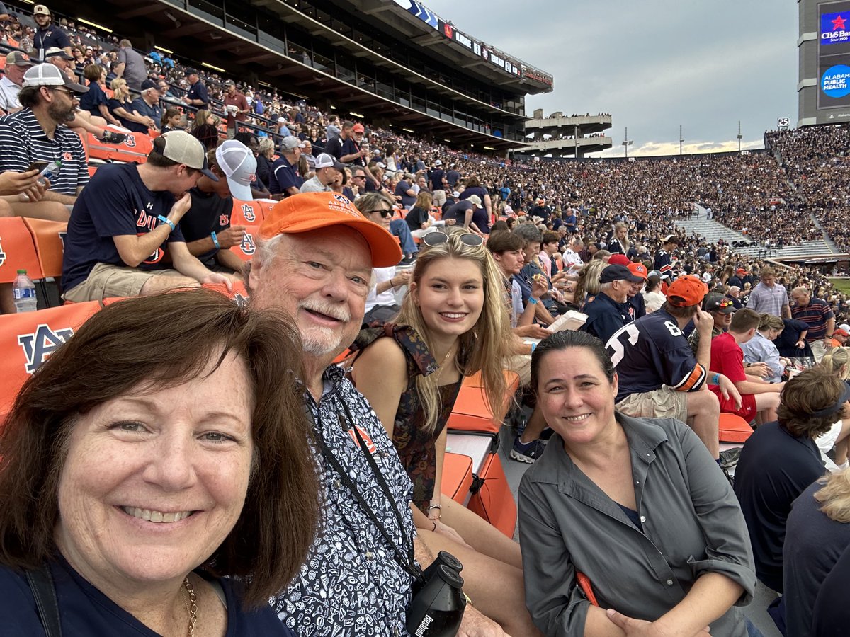 carolwaltonpool's tweet photo. #War Eagle 🧡💙 https://t.co/acyTelraQZ