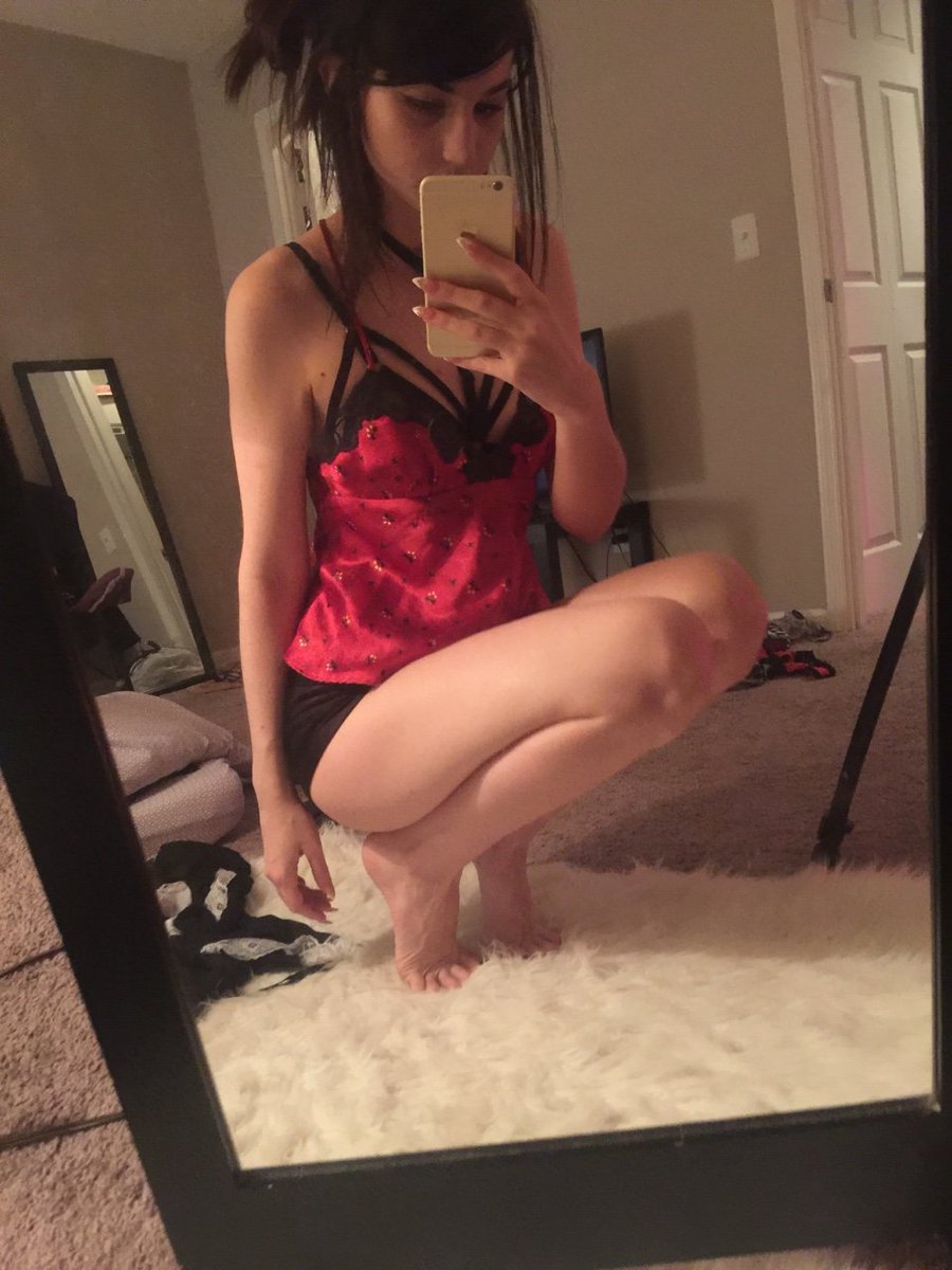 Erica25000200's tweet photo. Screw it !!! Every RT get nudes in dm😜
#sellingnudes #buyingnude #isellnude #cumtribute #findom #premiumsnapchat #sexting #cumtribute #cumslut #horny #slut #wetpussy #sellingcontent #AdultWork #paypal #cumslut https://t.co/EVtF7UPJF8