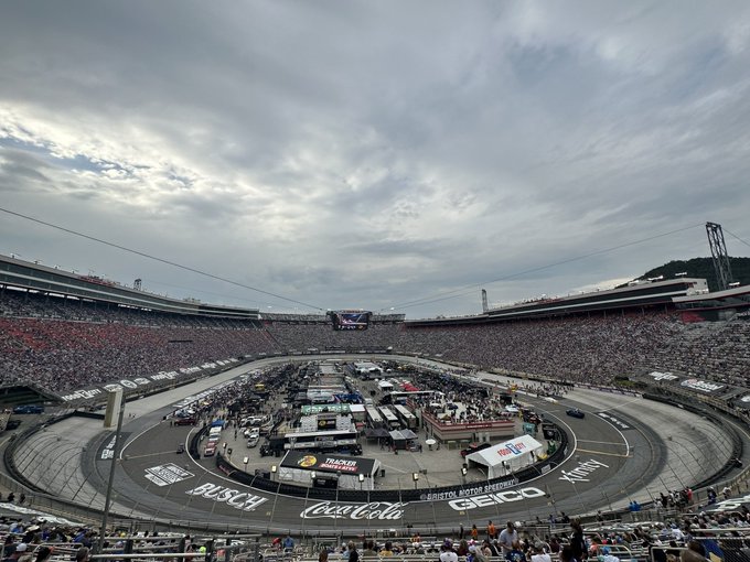 Watch Mike D's leaked NSFW photo on TwXstars