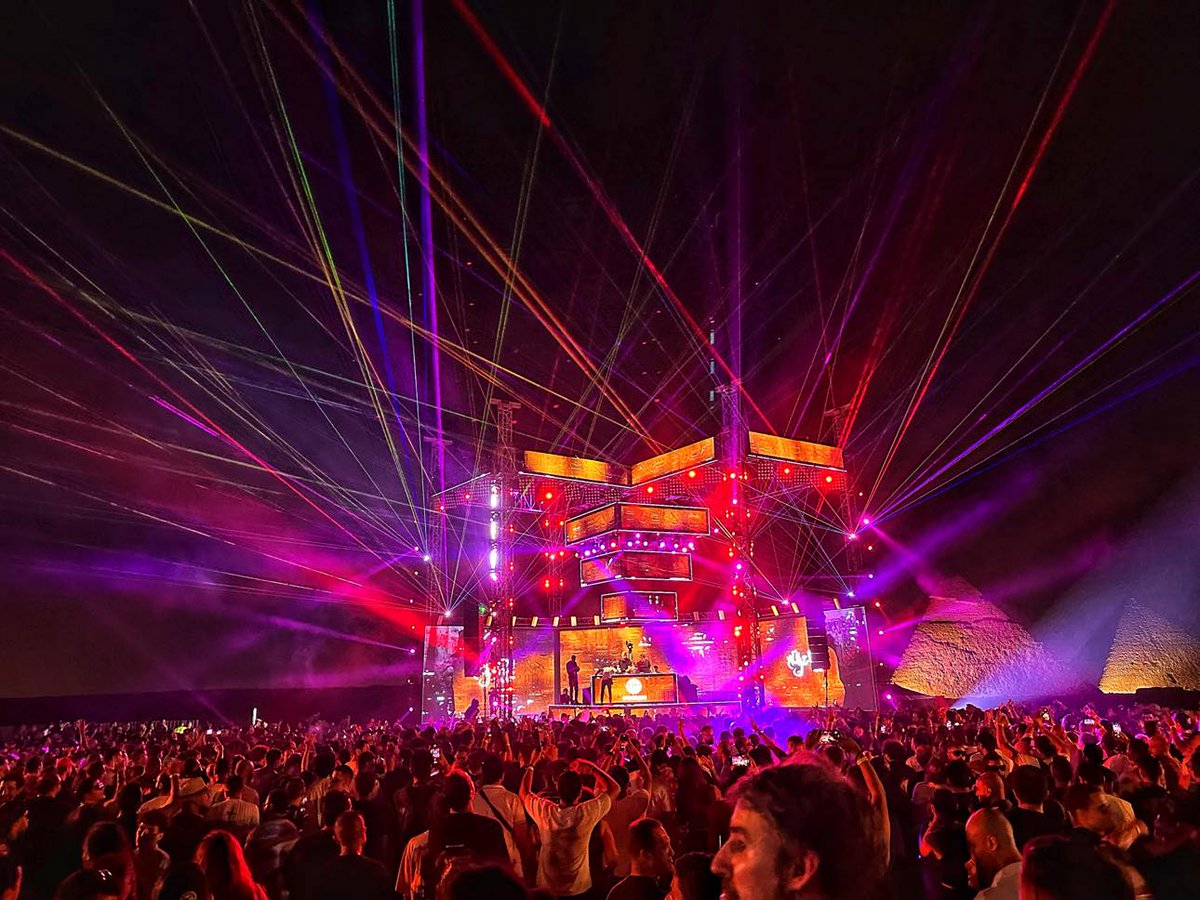 lasershow's tweet photo. Laseronics did it again #trance #trancemusic #fsoe #futuresoundofegypt #fsoe800 #aboveandbeyond #alyandfila #trancemusic #cairo #Egypt https://t.co/I1EynU5zVb