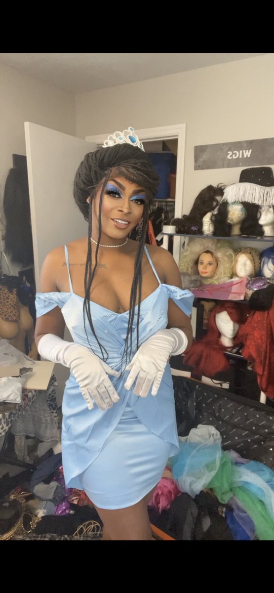 cheetaraxo's tweet photo. I got to be Cinderella today💙💙 @4everBrandy #dragmakingdreamscometrue https://t.co/NzGtdGc3no