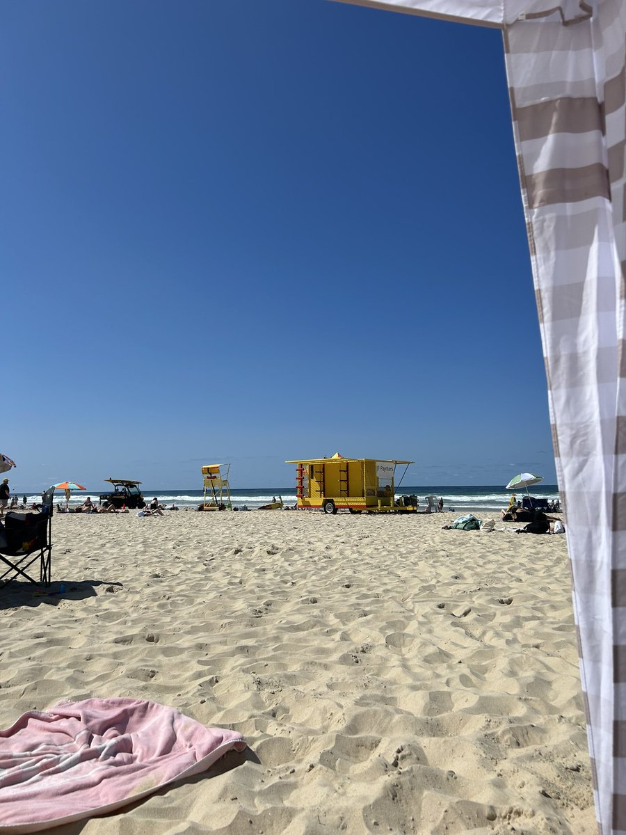 SchaddM's tweet photo. When Broadbeach turns it on
#beachdays #broadbeach #queenslandbeaches #longweekend https://t.co/ZSq7hIFxRo