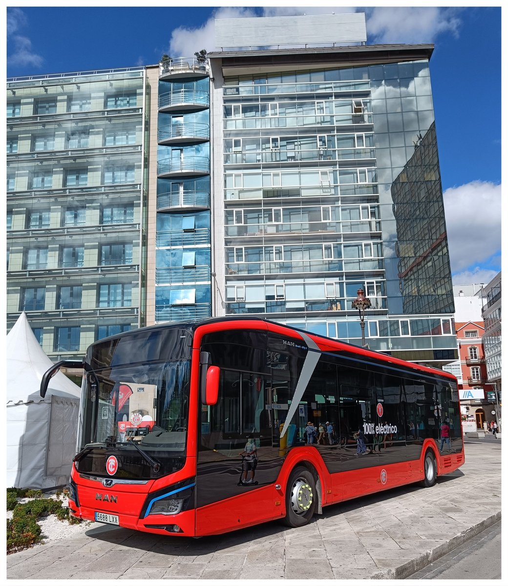 BlogBusurbano's tweet image. Seguramente empiece en la #Lín1.
Irá pasando por varias, incluida la #Lín6 y el reto de subir cargado la Avda. de Finisterre.

De este modelo de #BusEléctrico de #MAN parece haber buenas sensaciones.

Aunque de aquí a verlo en la flota... ha de pasar bastante tiempo.